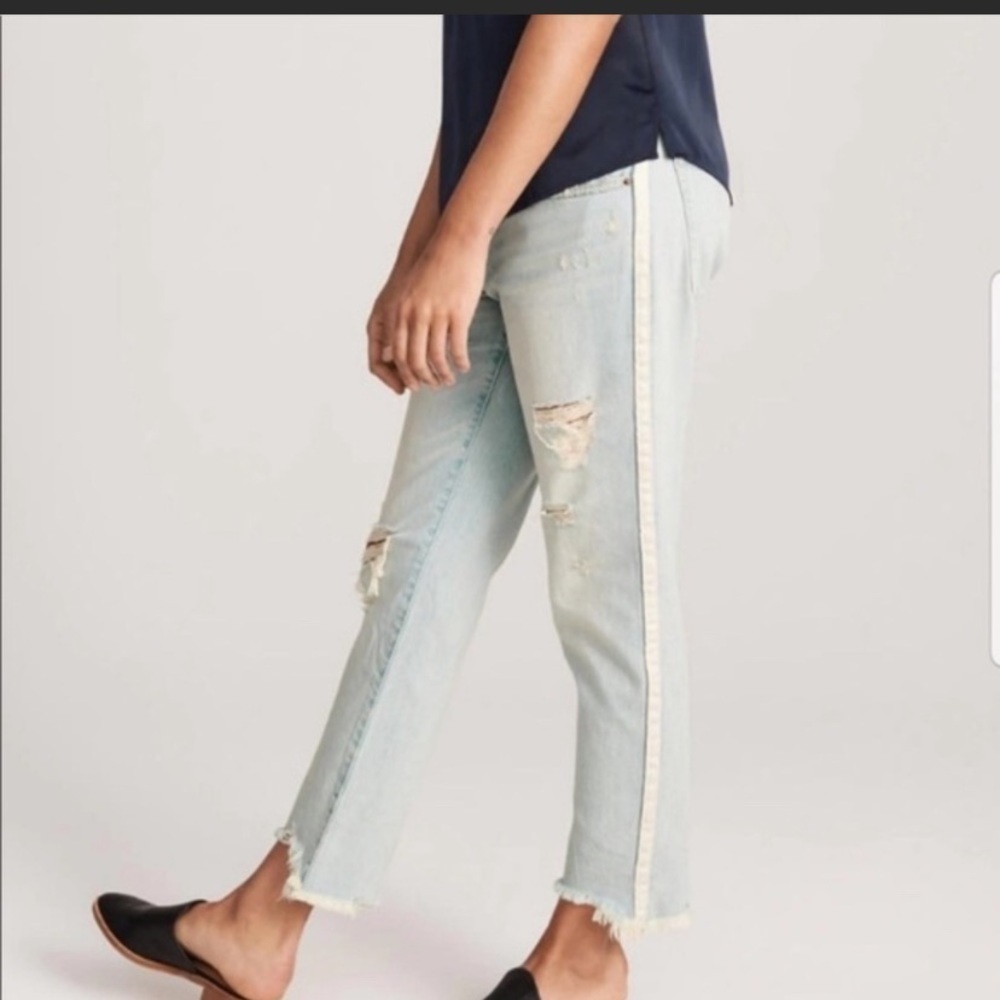 Abercrombie & Fitch Ames Low Rise Distressed Boyfriend Skinny Jeans Size 25